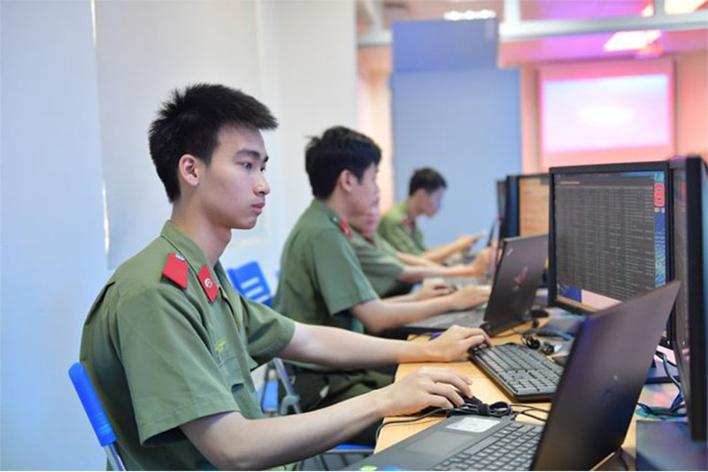 Chiến sĩ công an an ninh mạng